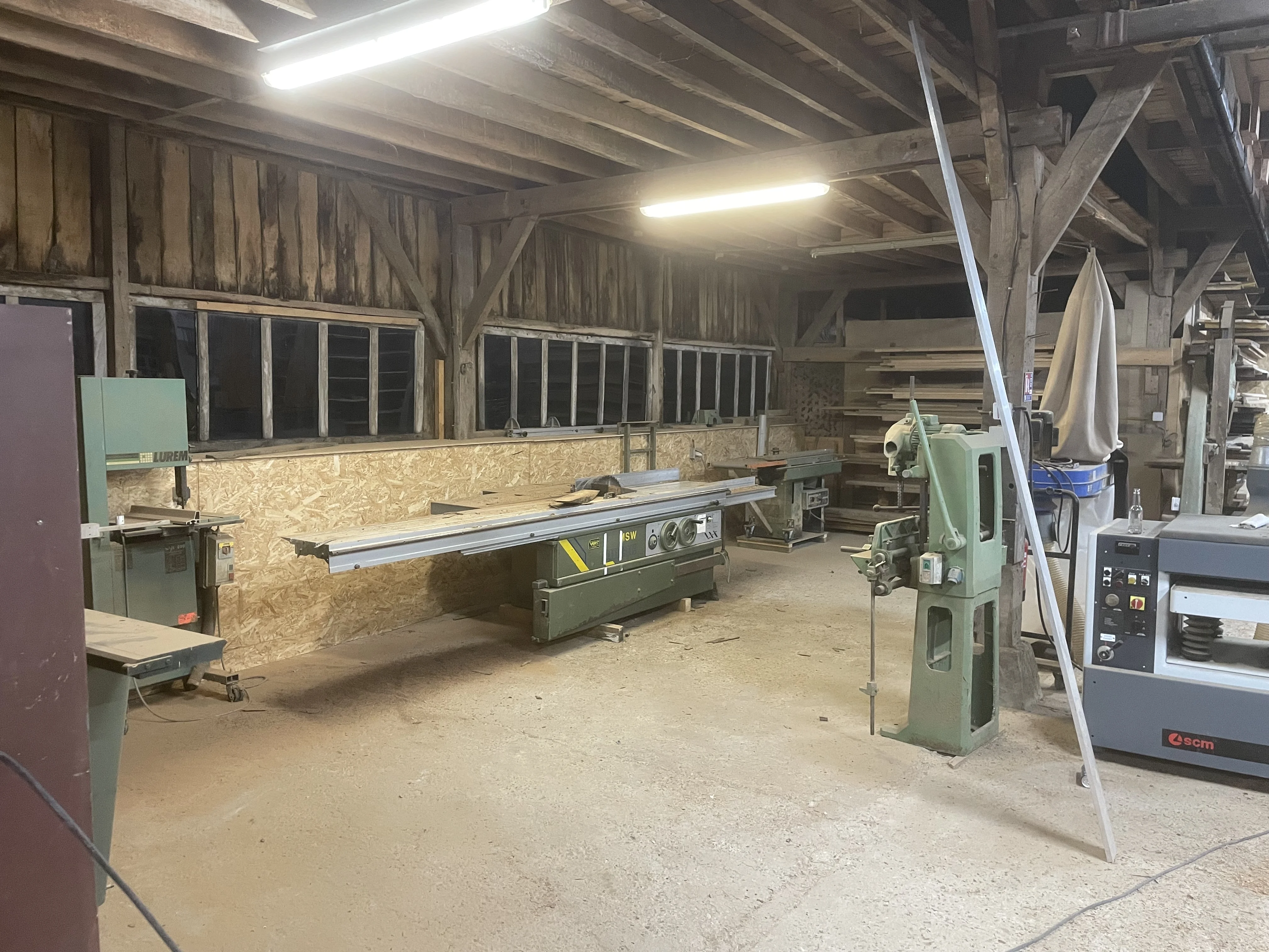 Stockage bois protégé  essences prêtes